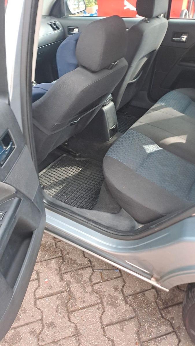 Ford Mondeo 2006 — engine 125 HP (92kW)