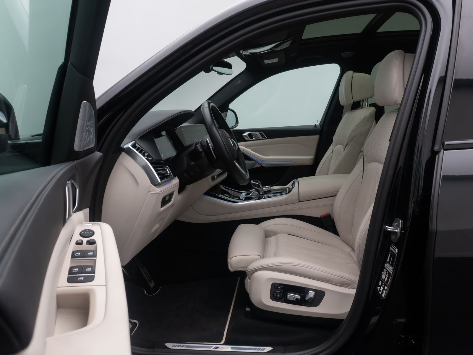 Fahrzeugabbildung BMW X5 xD40i M Sport FondEnt Massage Individual Voll