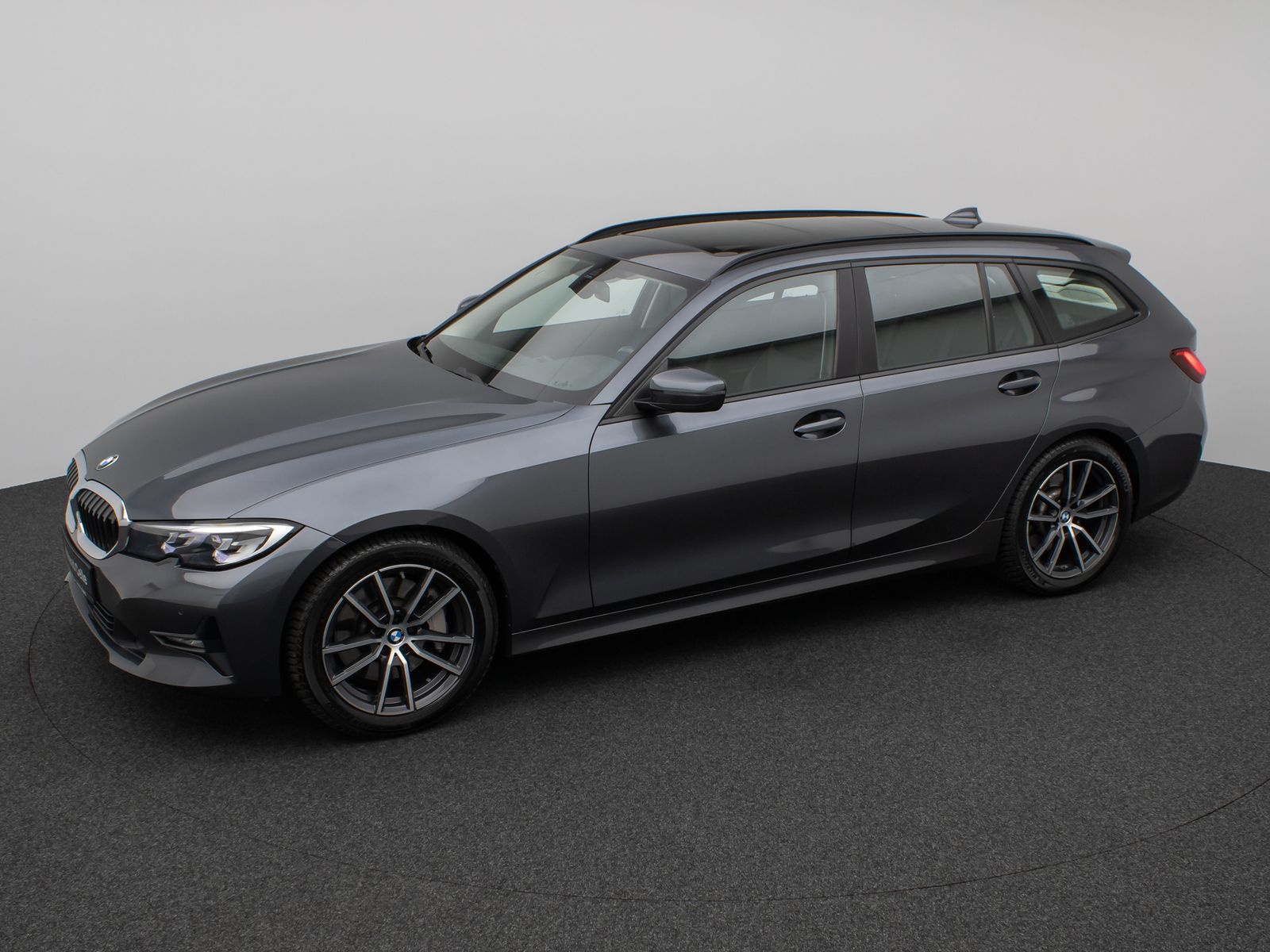 Fahrzeugabbildung BMW 330d xD Panorama DAB HiFi Stop&Go PDC AHK Sport