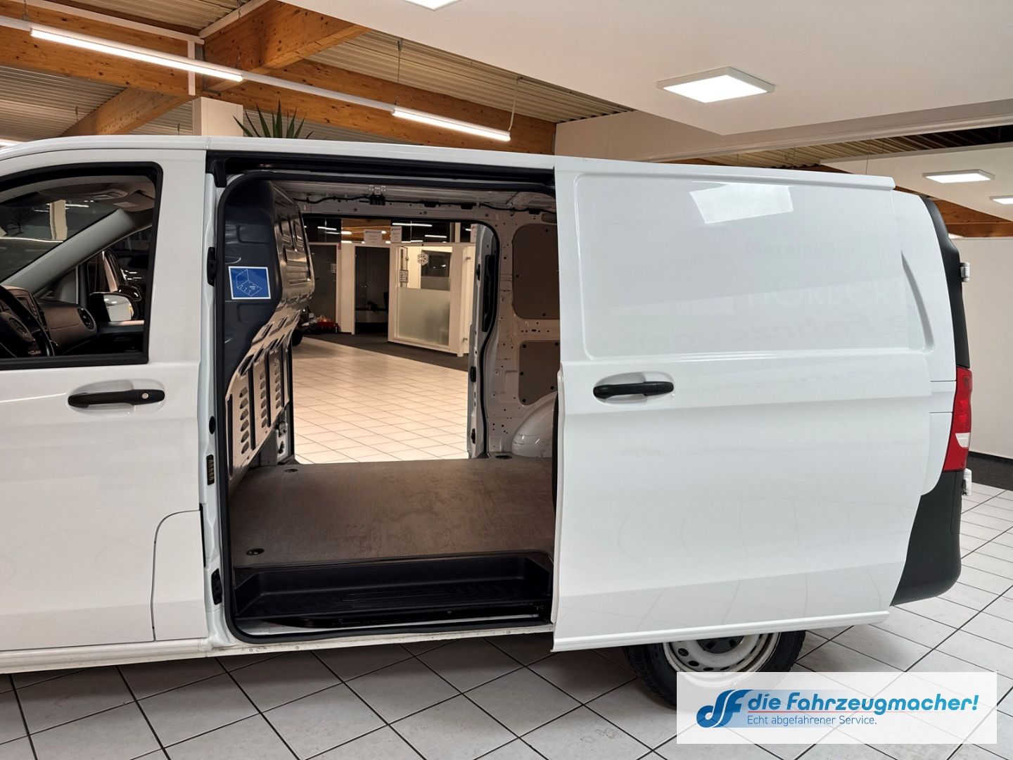 Fahrzeugabbildung Mercedes-Benz Vito Kasten 114 CDI FWD lang AHK Navi DAB SHZ R