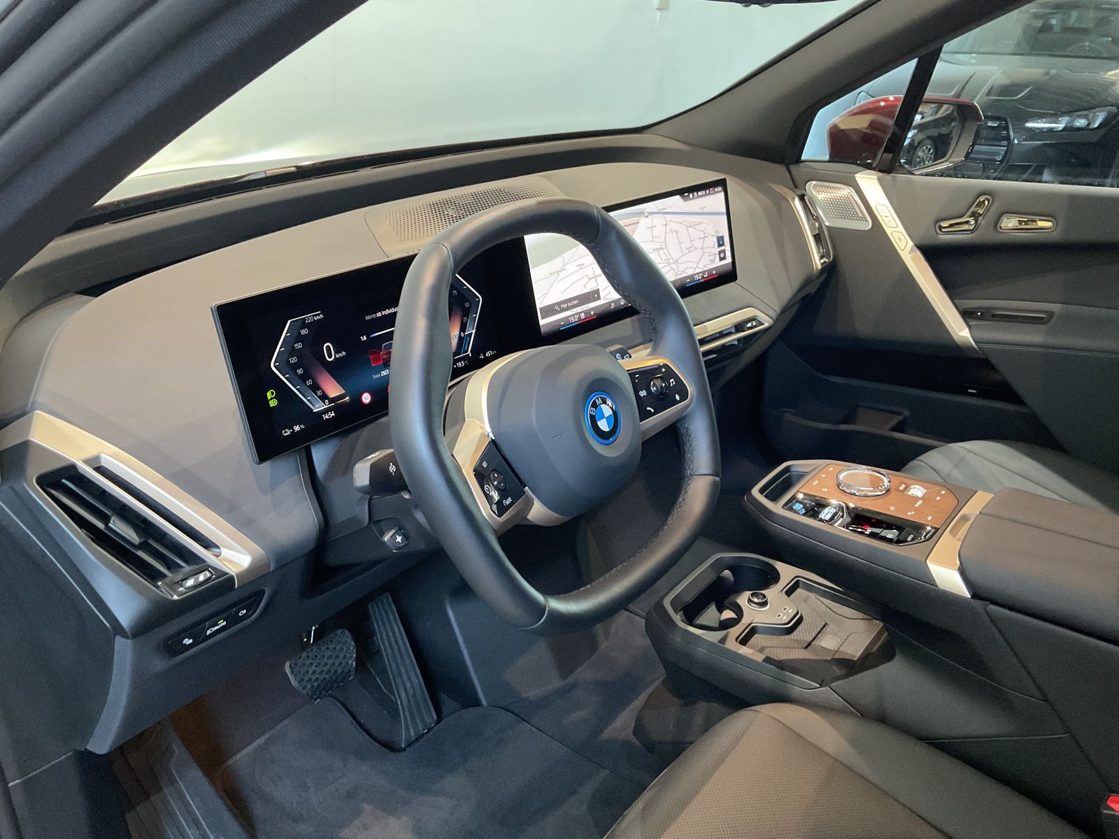 Fahrzeugabbildung BMW iX xDrive50 Sportpaket, aktive Sitzbelüftung vor