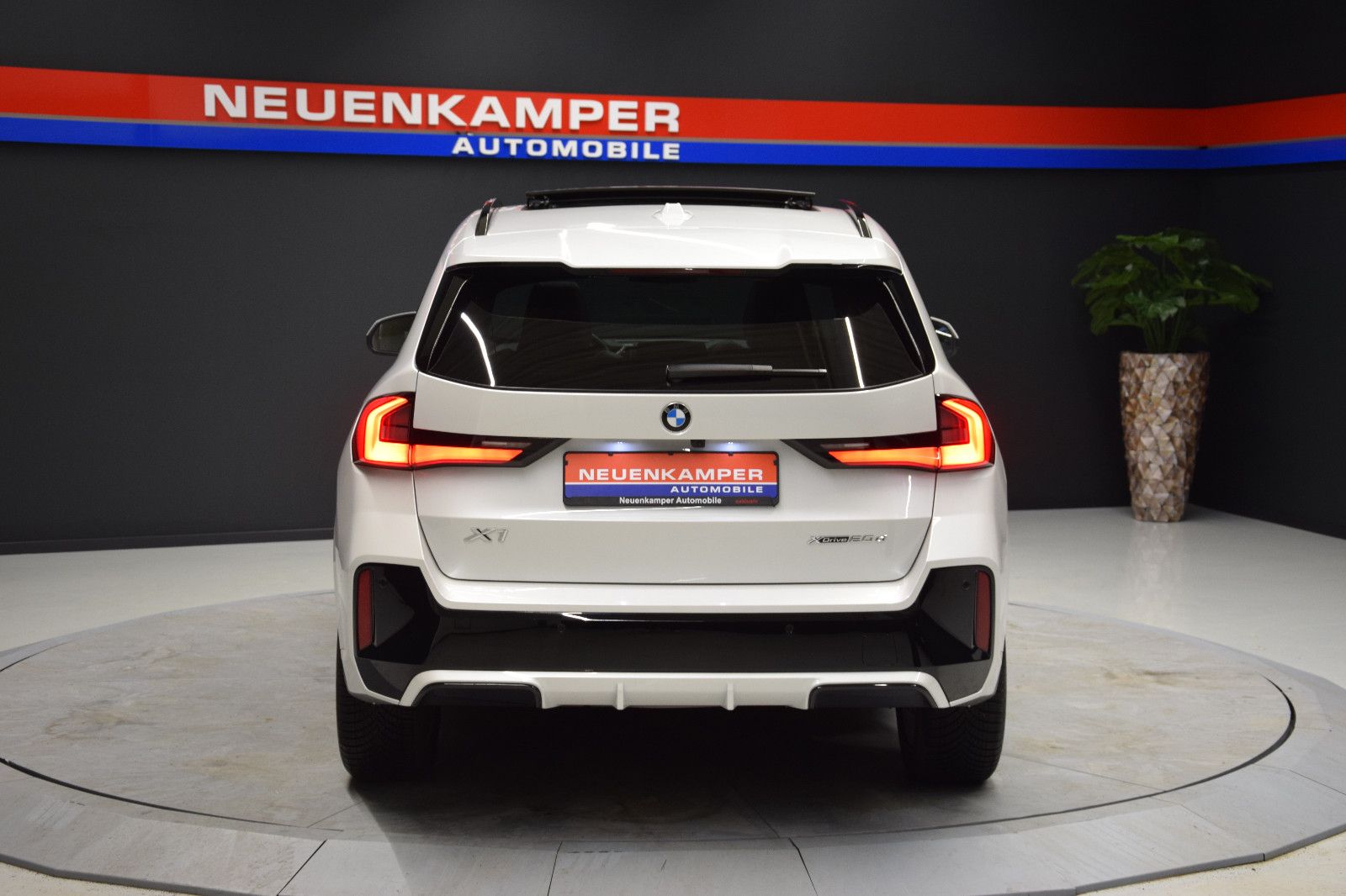 Fahrzeugabbildung BMW X1 20d xDrive M Sport Pano HuD ACC h/k Memory
