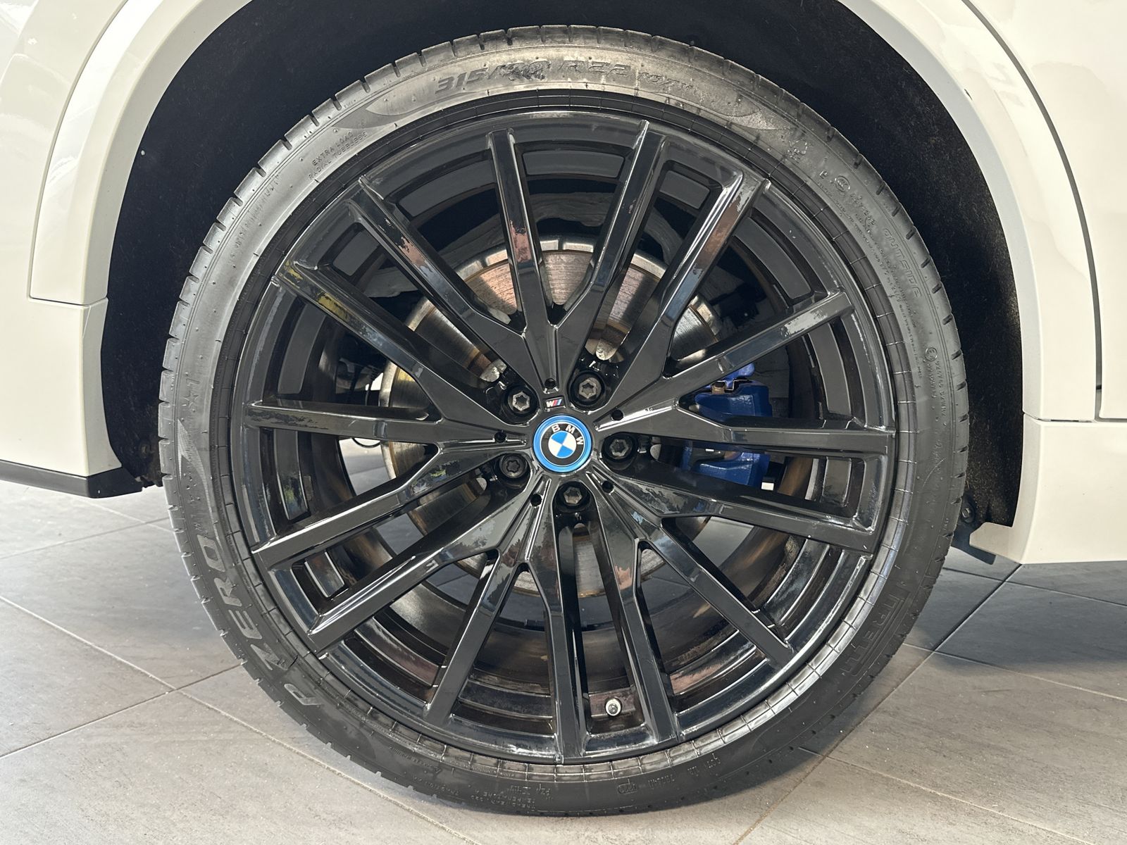 Fahrzeugabbildung BMW X5 xDrive45e M-Sport NAV+LASER+AHK+ACC+360°+22ZO
