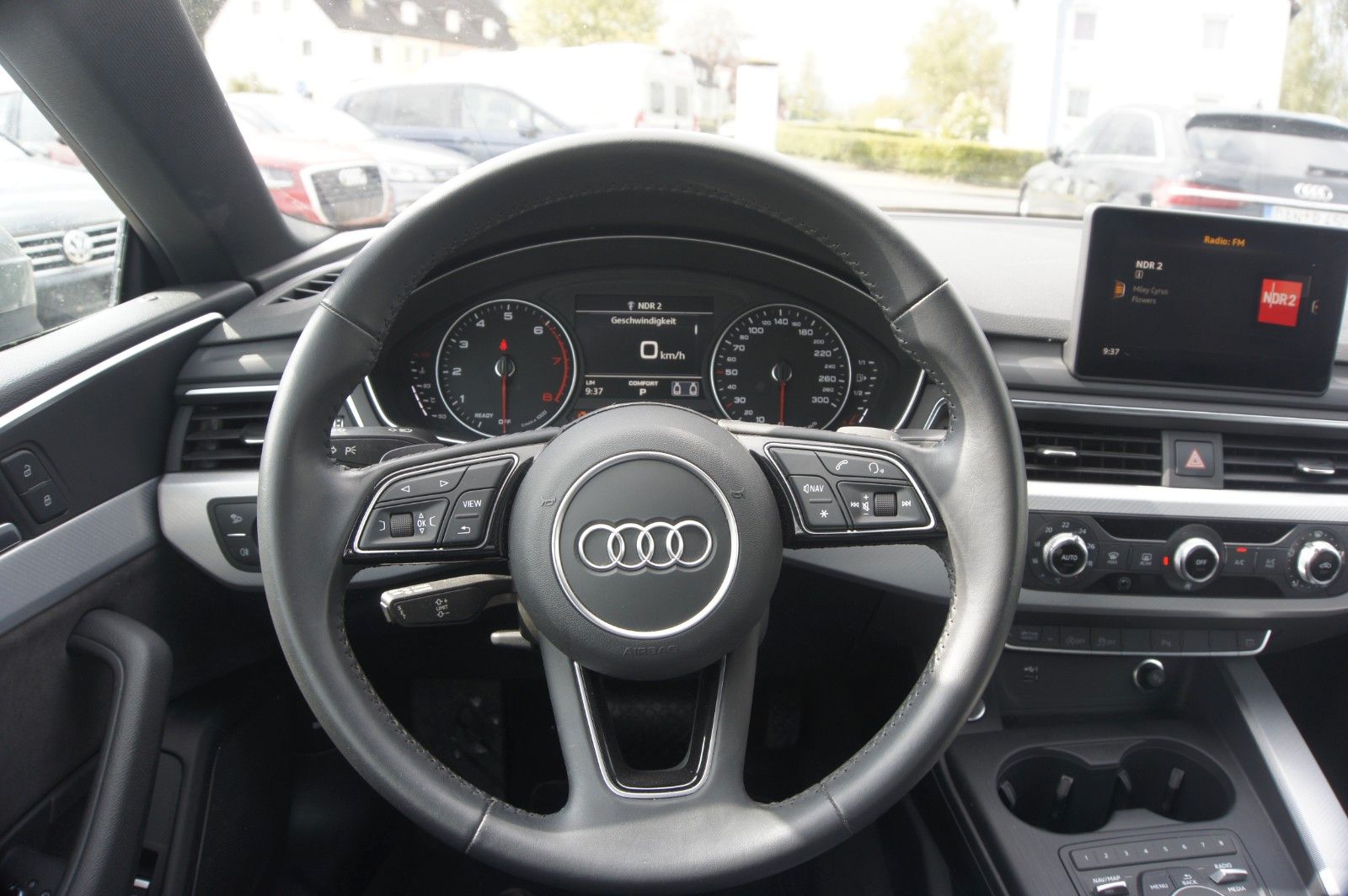 Fahrzeugabbildung Audi A5 Coupe 35 TFSI AUTOMATIK PDC SHZ