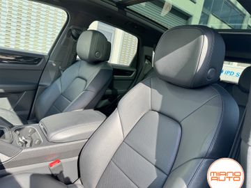 Porsche Cayenne - 12