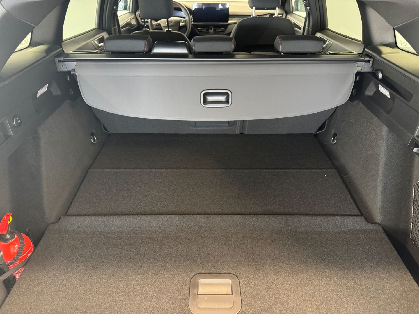 Fahrzeugabbildung Ford Focus Turnier ST-Line X B&O 18'' LED ACC Kamera