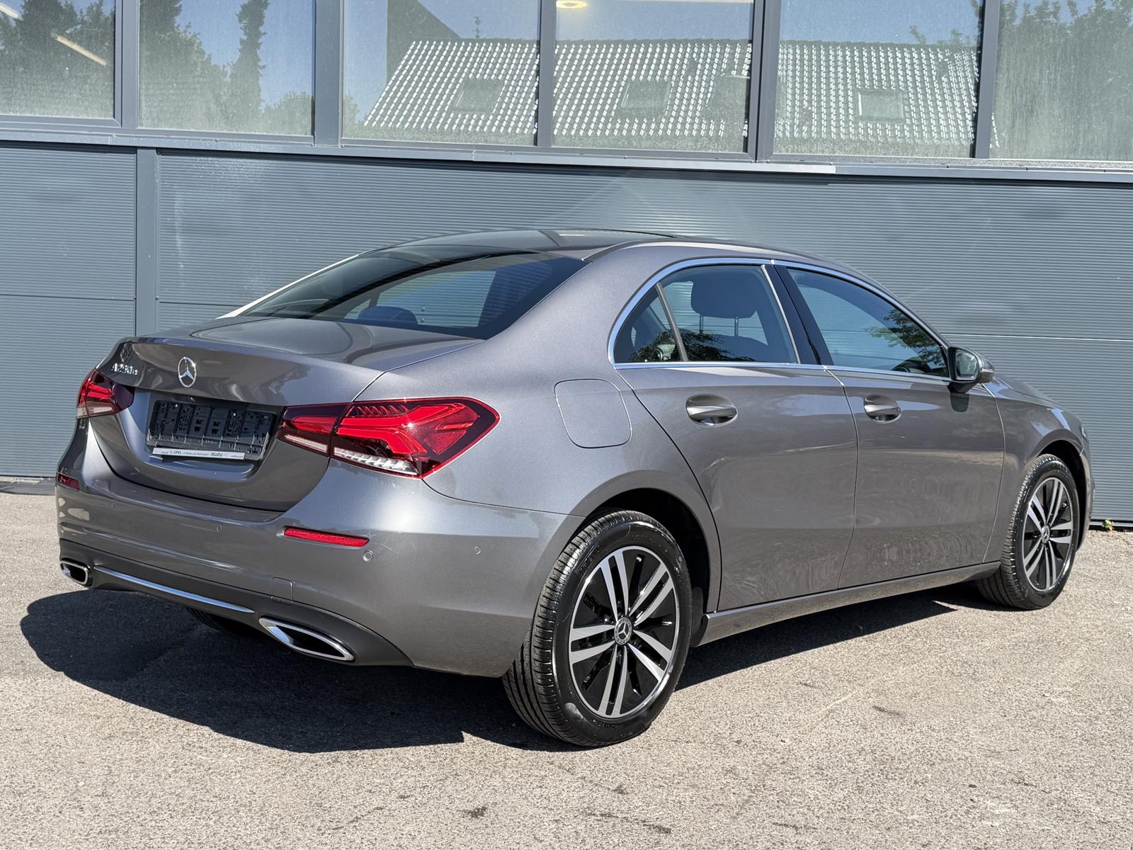 Mercedes-Benz A 250 e 8G-DCT Progressive | Pano | LED | DAB