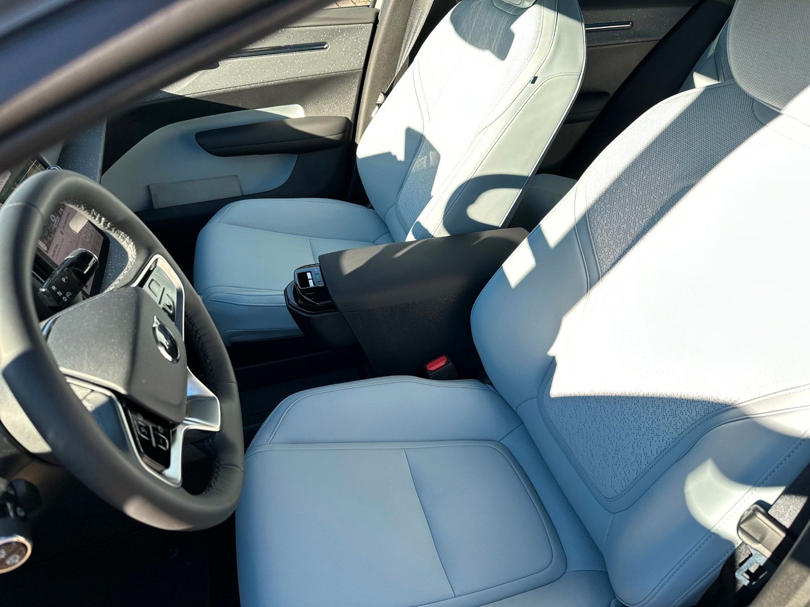 Fahrzeugabbildung Volvo EX30 Ultra Pure Electric Extenden Range "Pano"