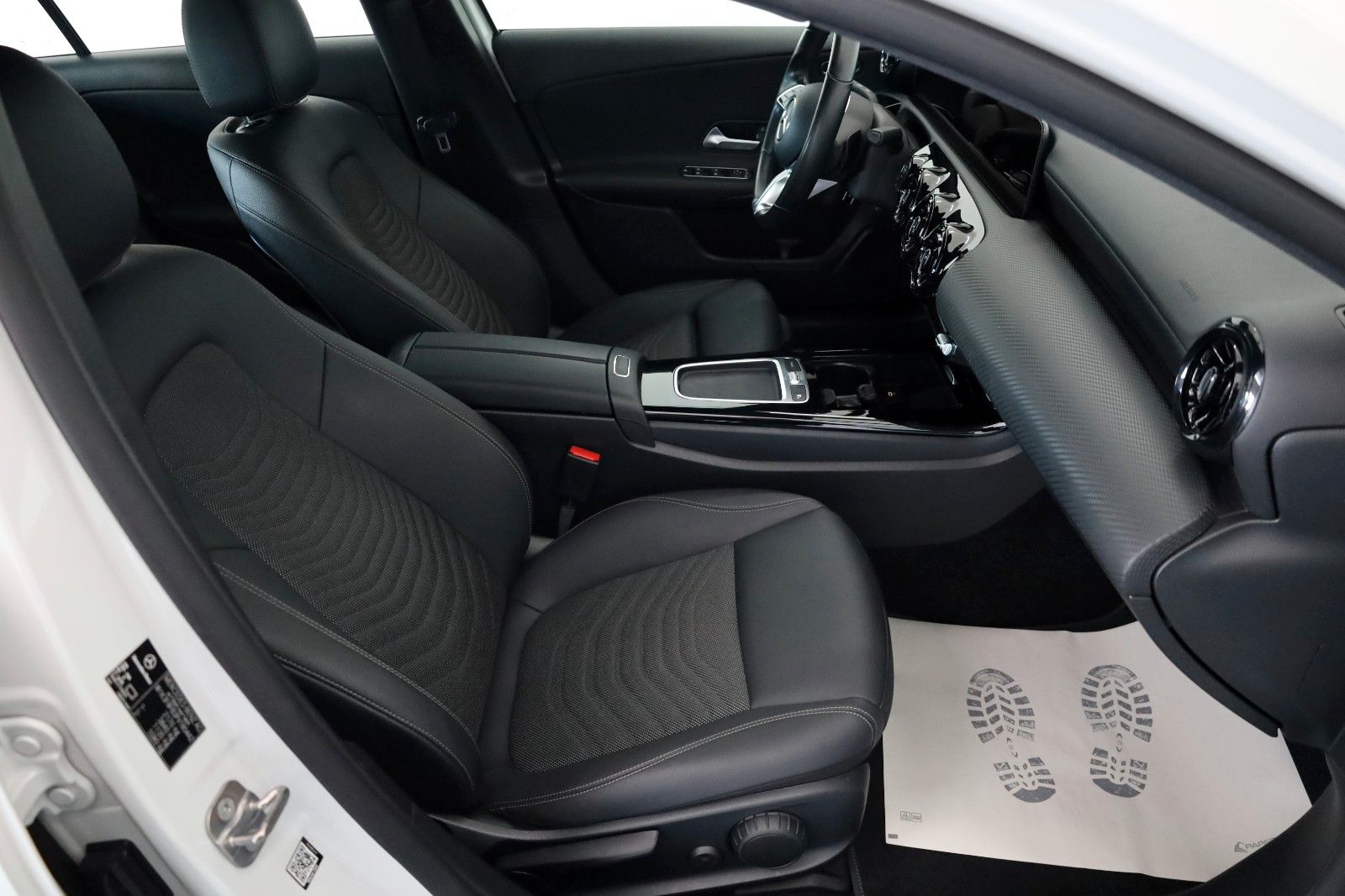 Fahrzeugabbildung Mercedes-Benz A 250 e, T.Leder,Navi,LED,SH,Kamera,FACELIFT !