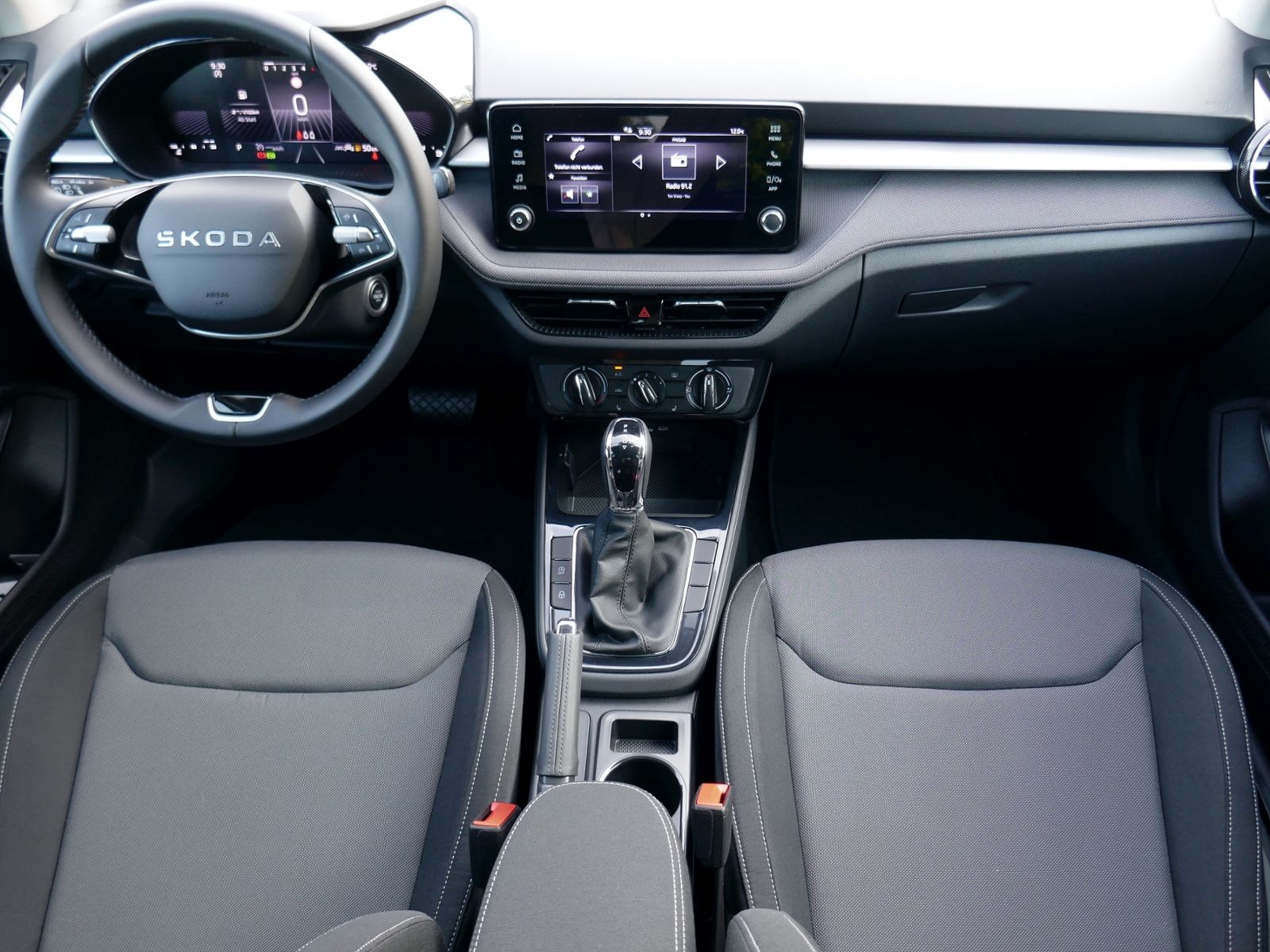 Fahrzeugabbildung SKODA Fabia Selection 1.0 TSI DSG | LED RFK GRA App