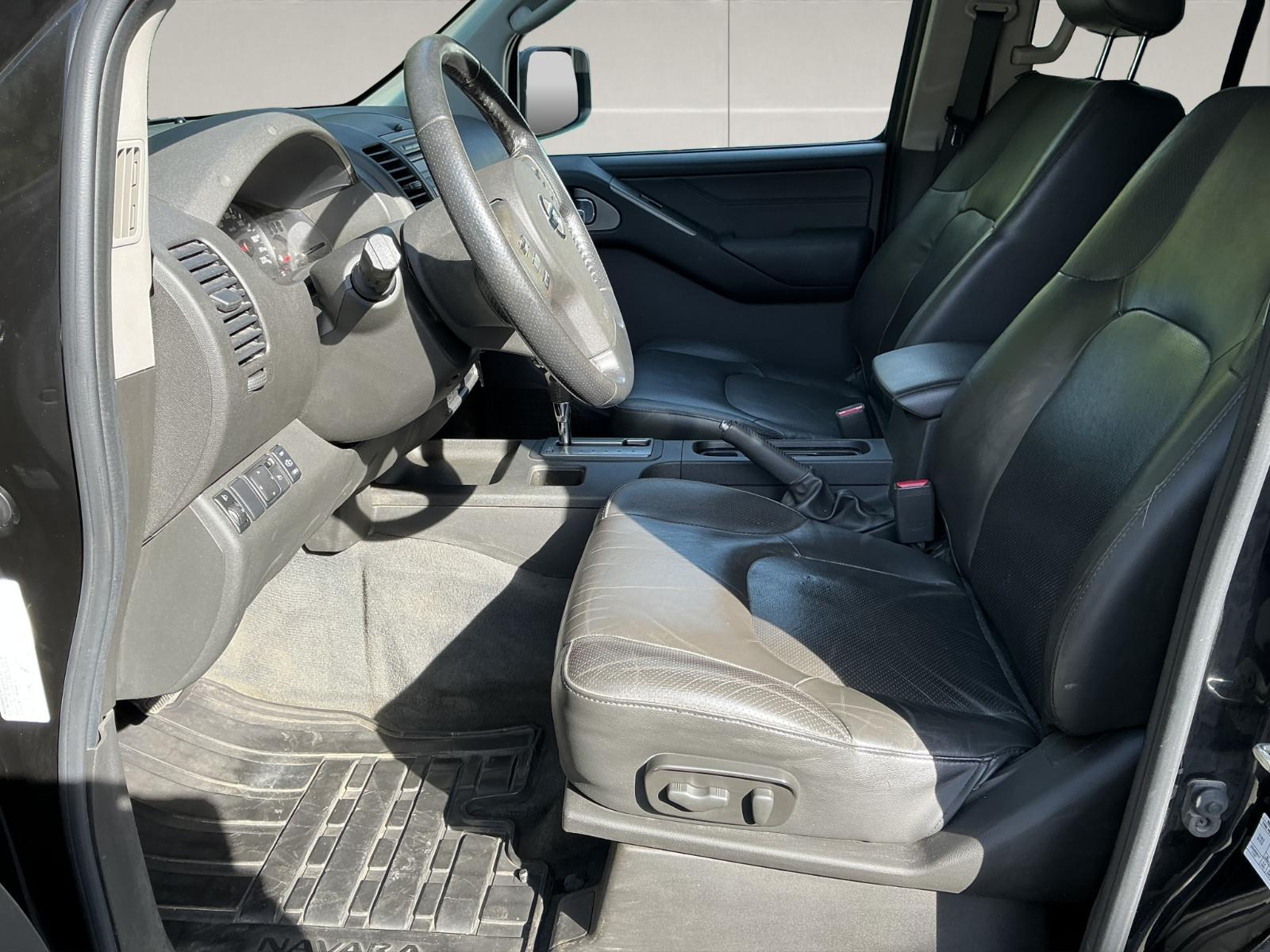 Nissan Navara Double Cab LE 4x4 | 171 ch | BVA | Cuir | Toit ouvrant | Sièges chauffants électriques | Attelage