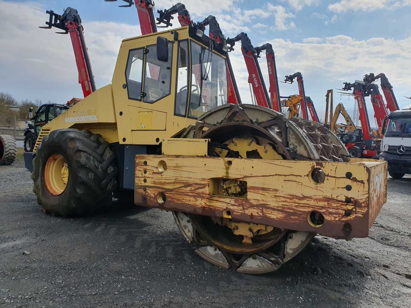 Fahrzeugabbildung BOMAG BW 225 D-3 / 2001 / nur 3.824h! / Variocontrol