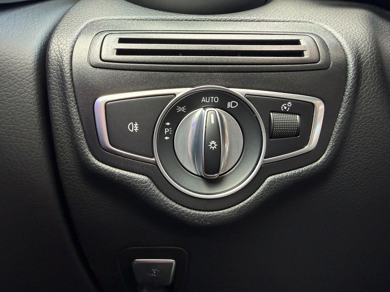 Fahrzeugabbildung Mercedes-Benz GLC 400d Coupe 4M Standh+Distr+AHK+Memory+ESD