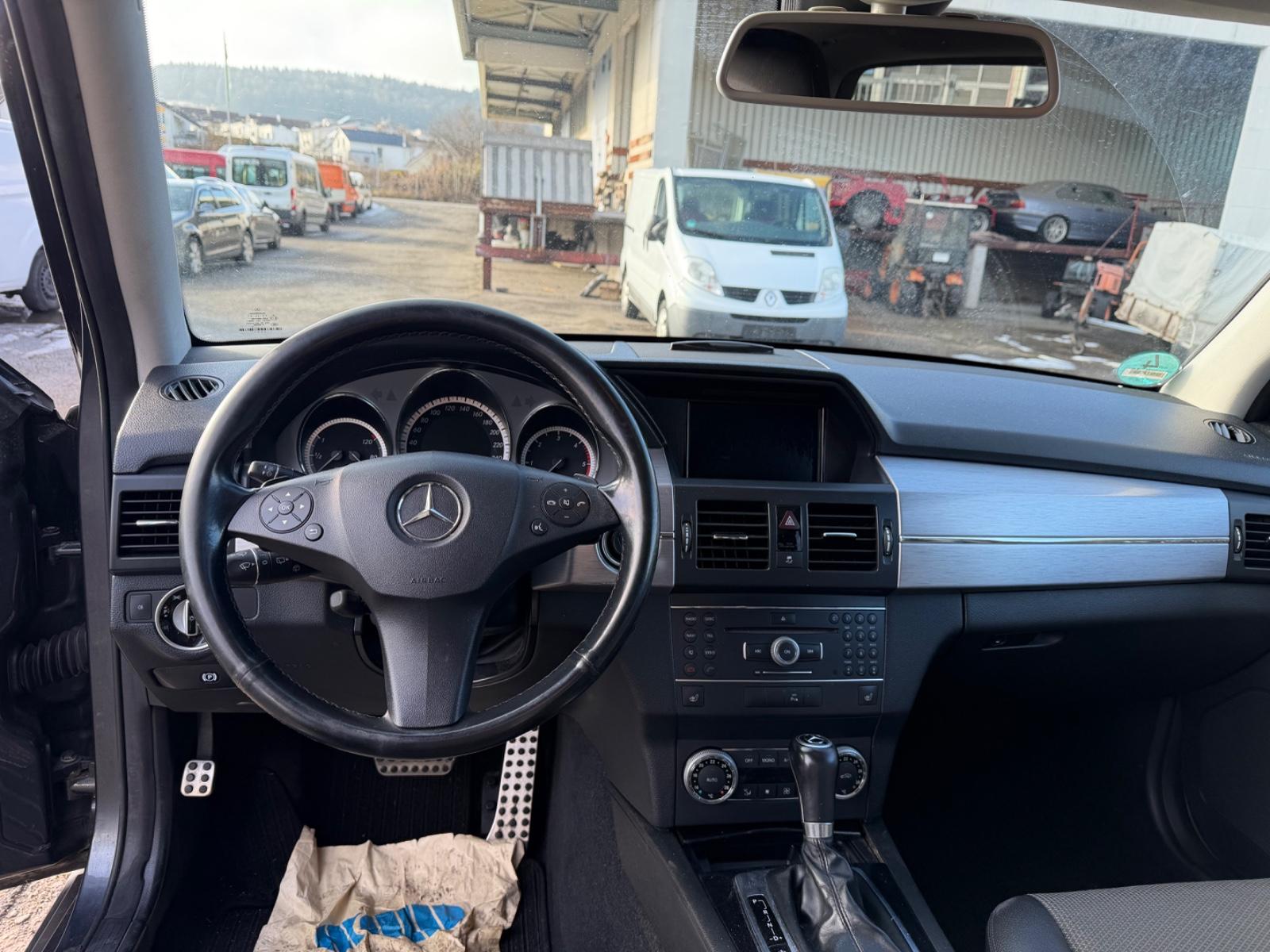 Mercedes-Benz GLK350 2011 — photo 8