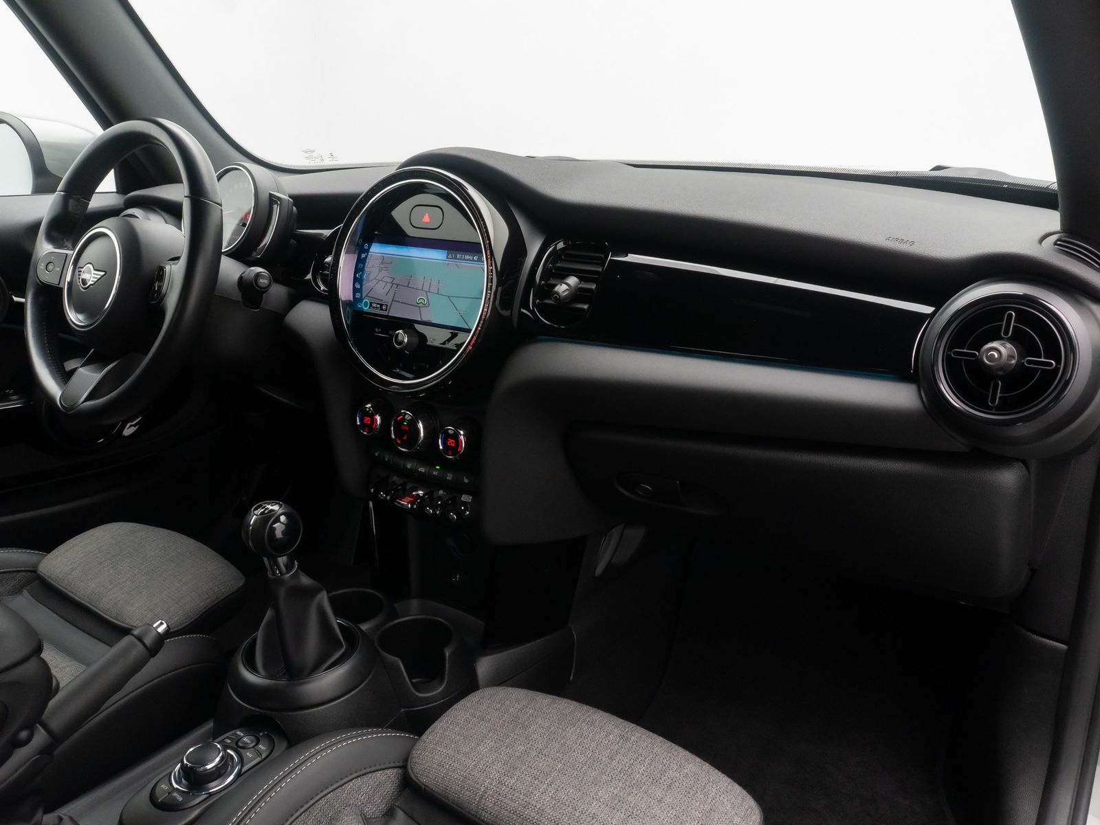 Fahrzeugabbildung MINI One Cabrio Classic Trim Komfort DAB Leder Sport