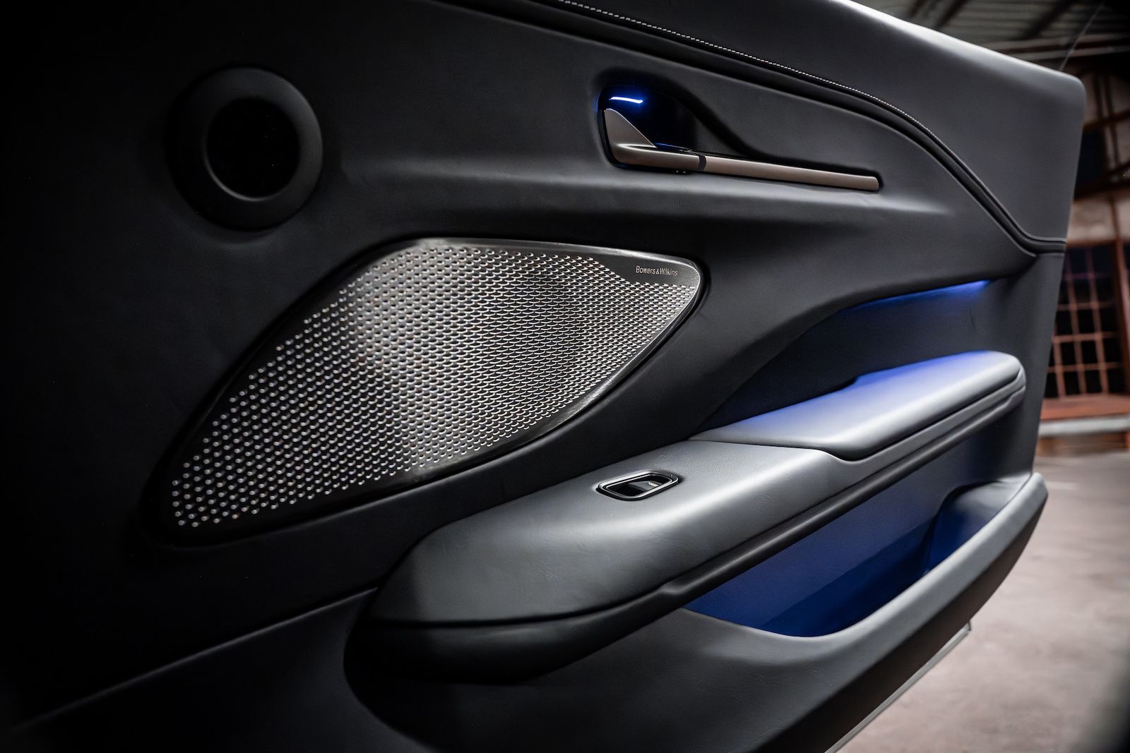 Fahrzeugabbildung Aston Martin V8 Vantage BOWERS&WILKINS|TRAUMAUTO|MY25