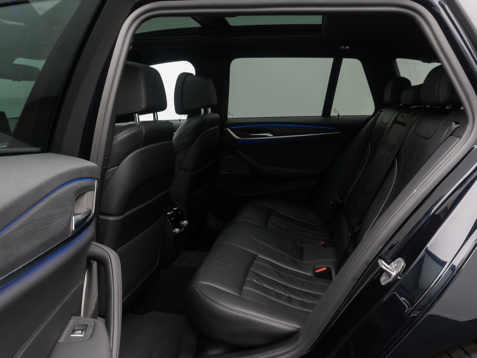 Fahrzeugabbildung BMW 540d xD M Sport Individual DAB AHK HUD H/K 20"