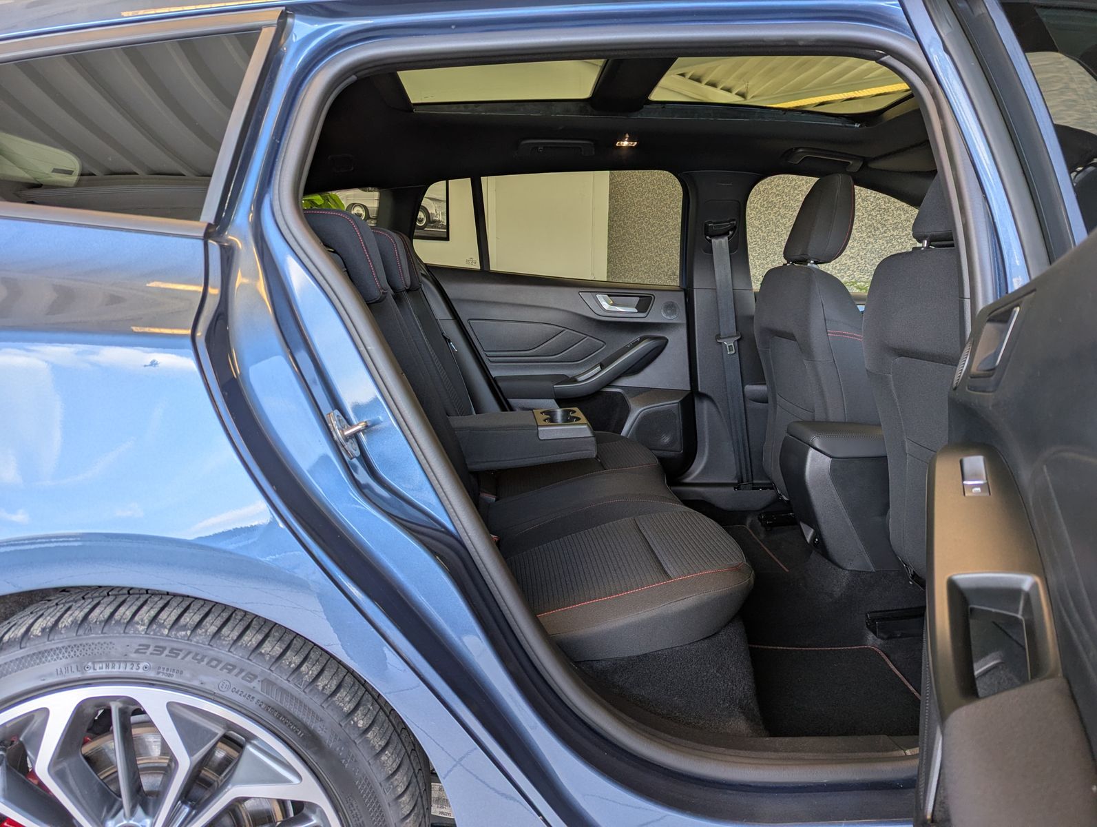Fahrzeugabbildung Ford Focus 1.0 ST-Line X Styling Matrix B&amp;O Pano 18"