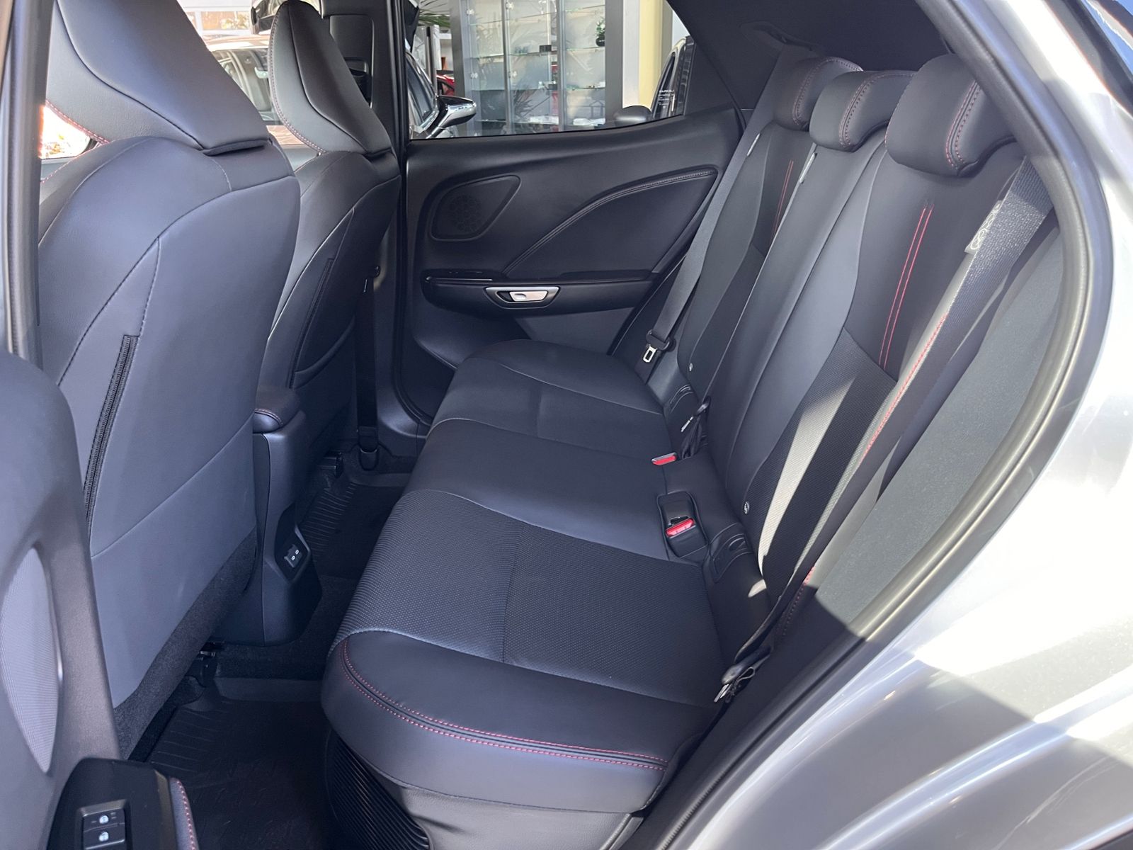 Fahrzeugabbildung Lexus LBX FWD Emotion LED NAV SHZ RFK 18"