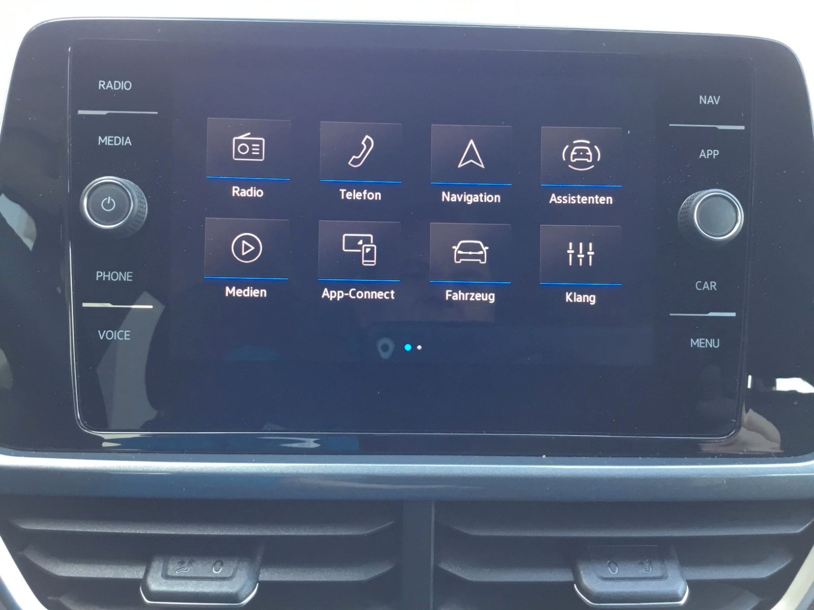 Fahrzeugabbildung Volkswagen T-Roc 1.5 TSI DSG Style+AHK+MatrixLED+ACC+Pano