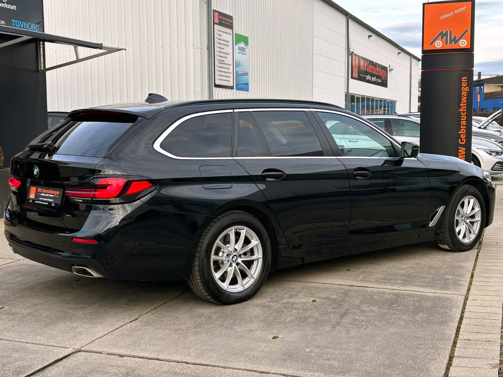 Fahrzeugabbildung BMW 520d Touring Steptr. ACC PDC KAM H&K HUD LED AHK