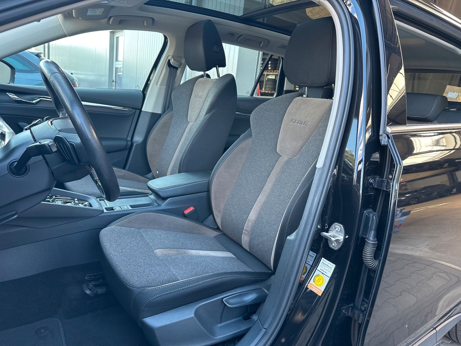 Fahrzeugabbildung SKODA Octavia Combi 2.0 TDI DSG 4x4 Scout NAV+LED+AHK