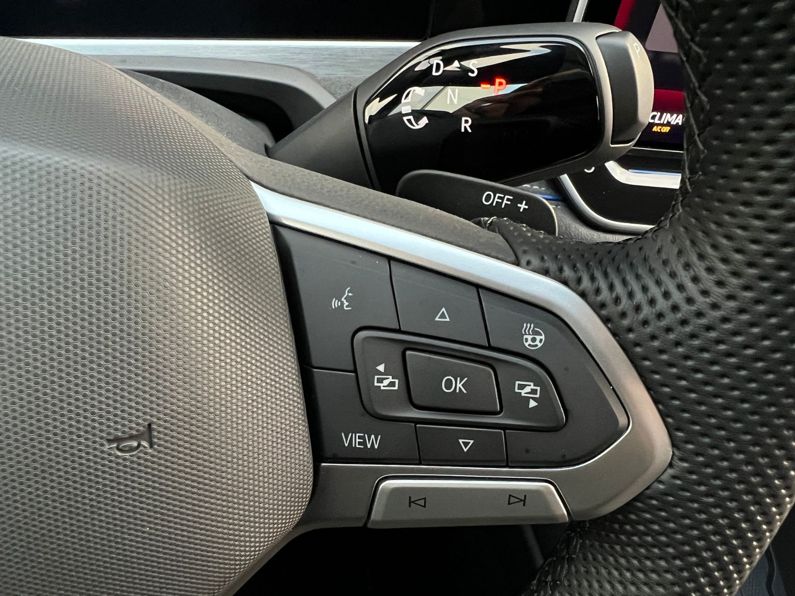 Fahrzeugabbildung Volkswagen Passat Variant R-Line 2.0 TDI DSG 4MOTION *AHK,