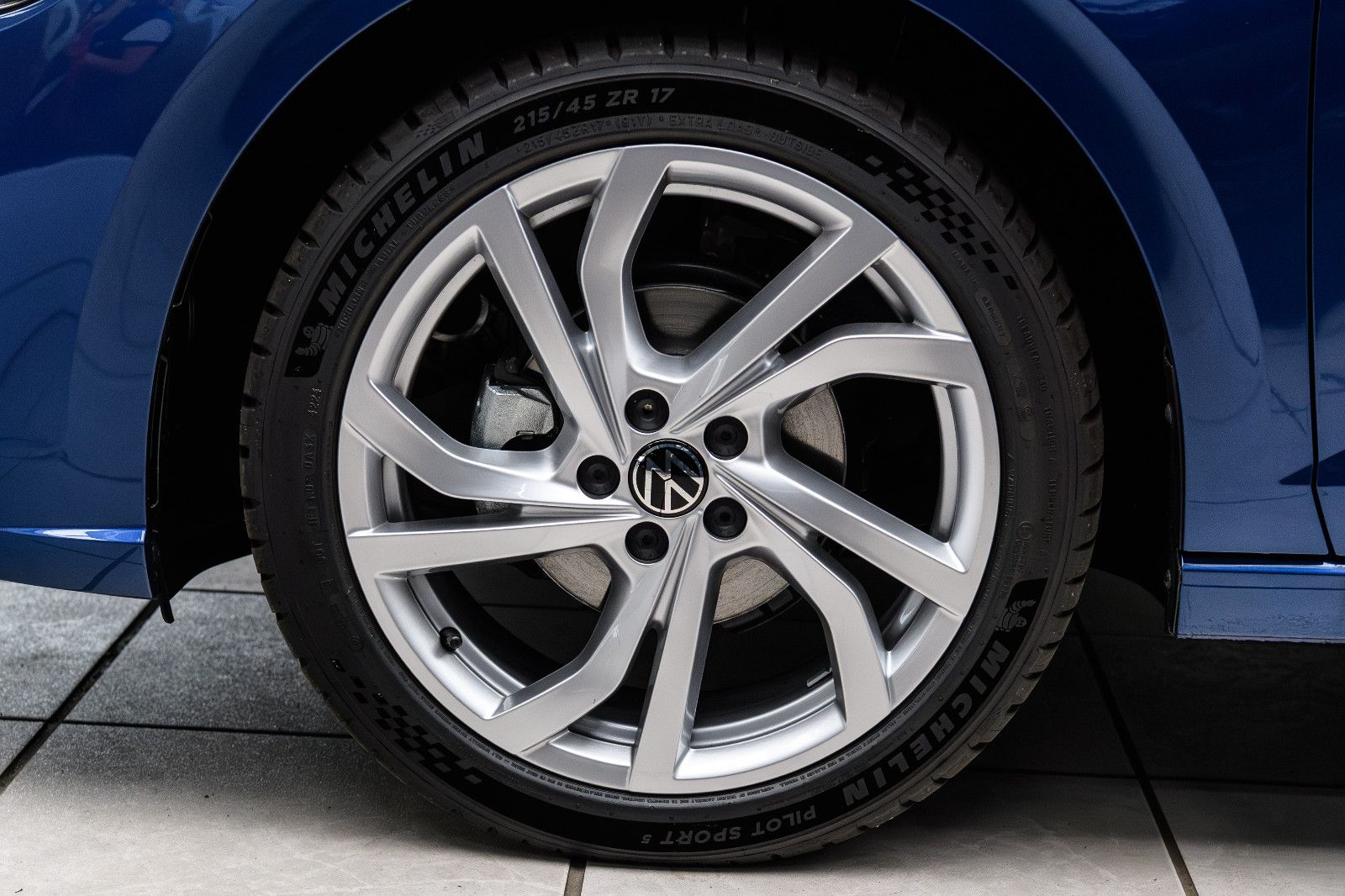 Fahrzeugabbildung Volkswagen Polo Style 1.0l TSI +DSG + Navi + IQ Drive