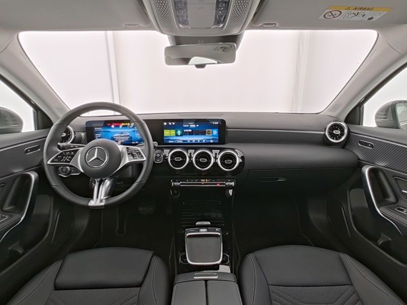 Fahrzeugabbildung Mercedes-Benz A 200 Progressive R-Kamera+LED+DAB+IHC+MBUX
