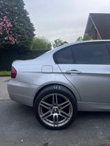 BMW 320 Gran Turismo - silberne BMW 320 Gran Turismo