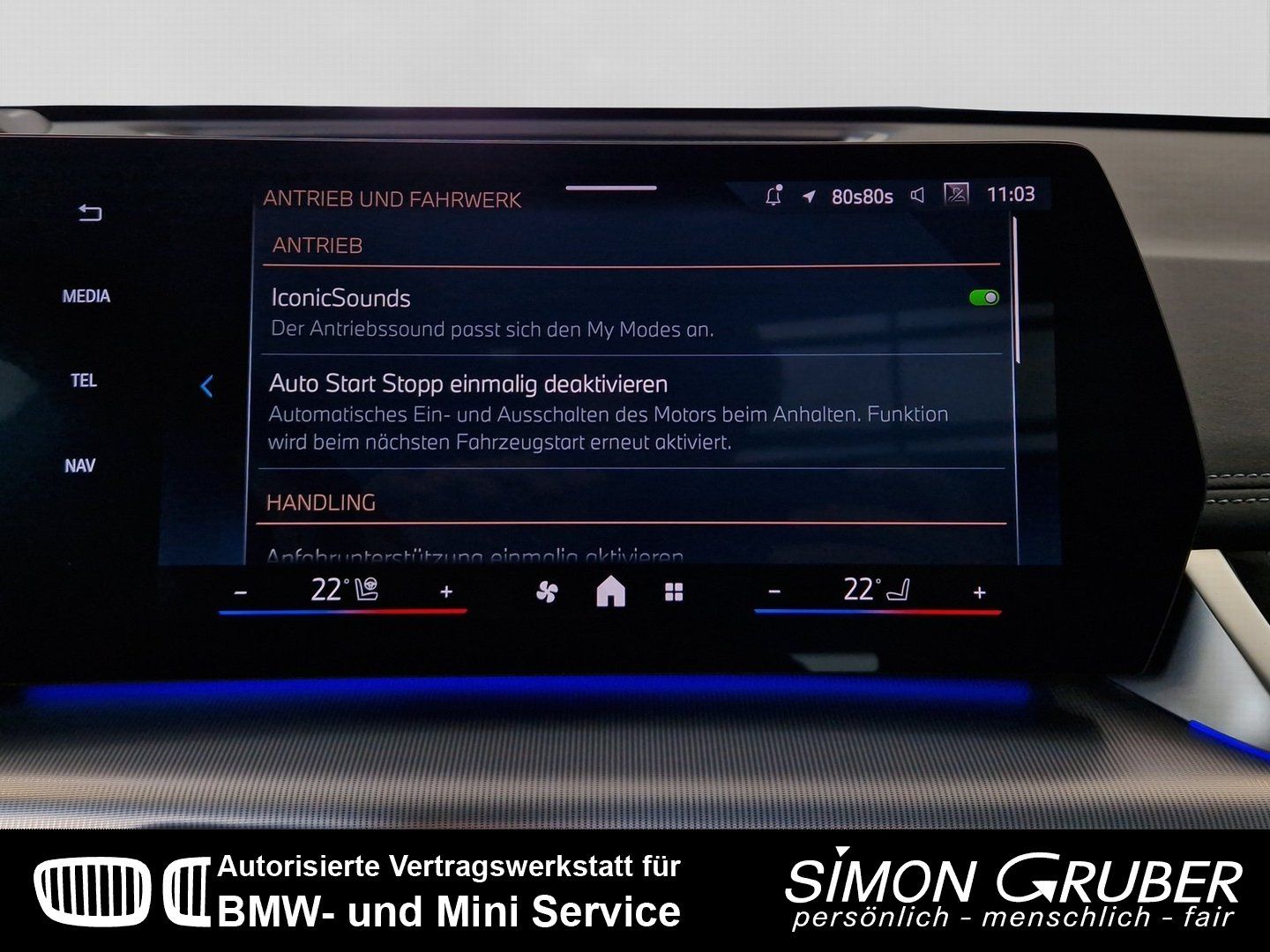 Fahrzeugabbildung BMW X1 xDrive23i Mild-Hybrid xLine Panorama HUD LED