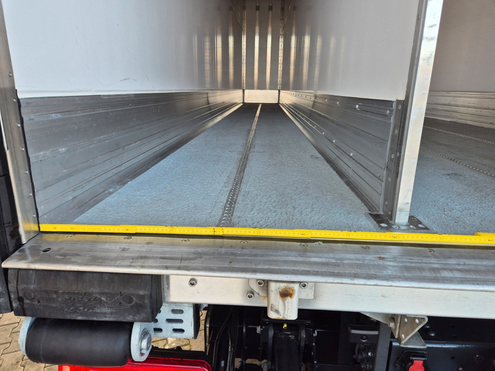 Fahrzeugabbildung Iveco AD190S40/FP Lamberet Mitsubishi LBW Tür AHK