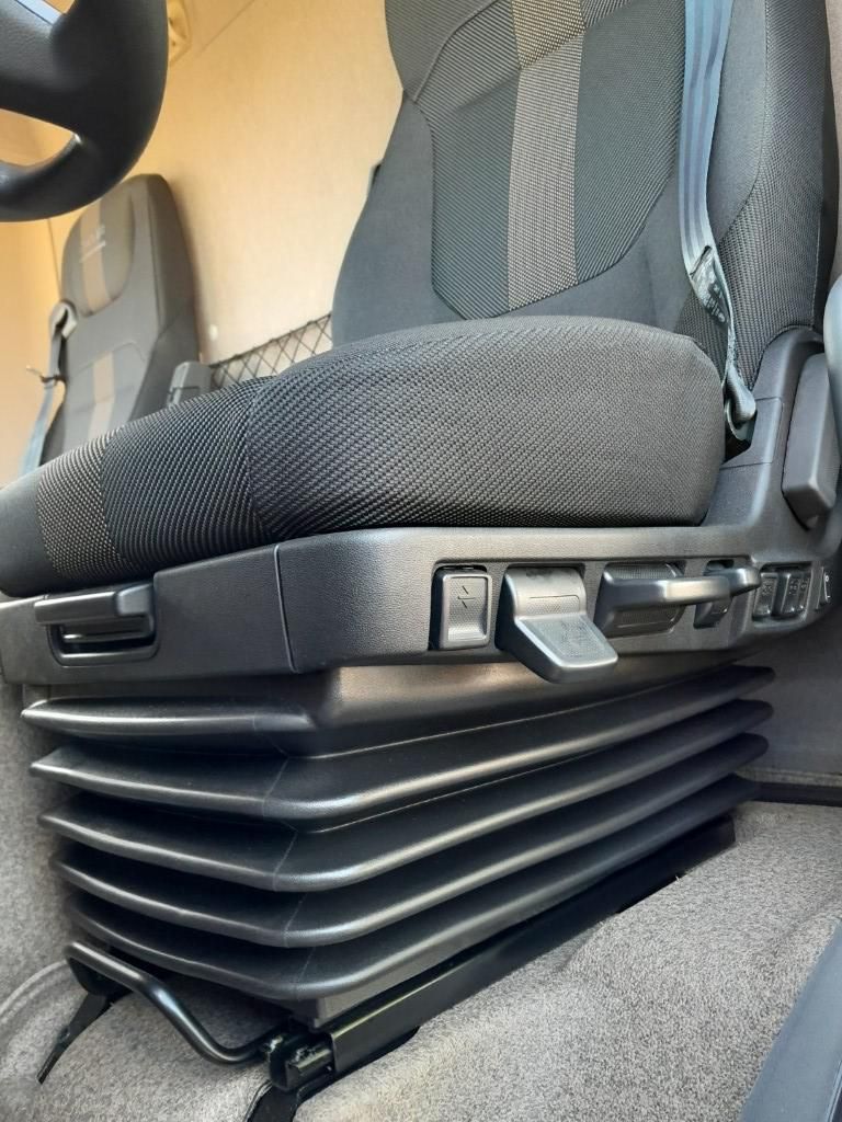Fahrzeugabbildung DAF XB 310 FA 18t Getränkeaufbau