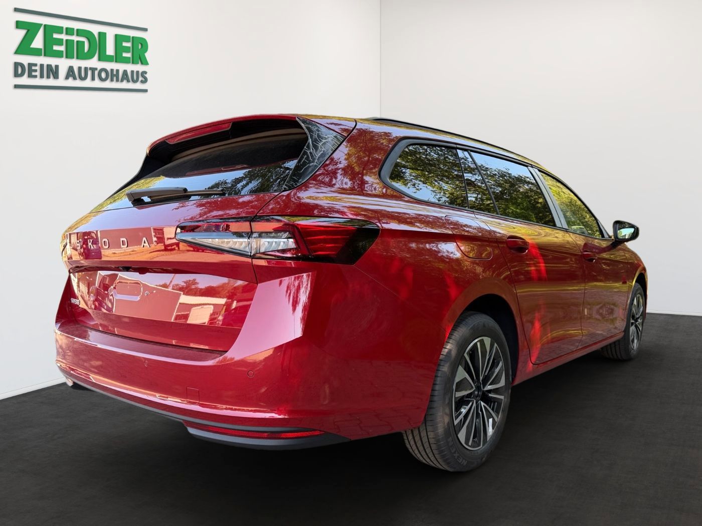 Skoda Superb Combi Essence 1.5 TSI mHEV DSG Navi Kam. imagem 2