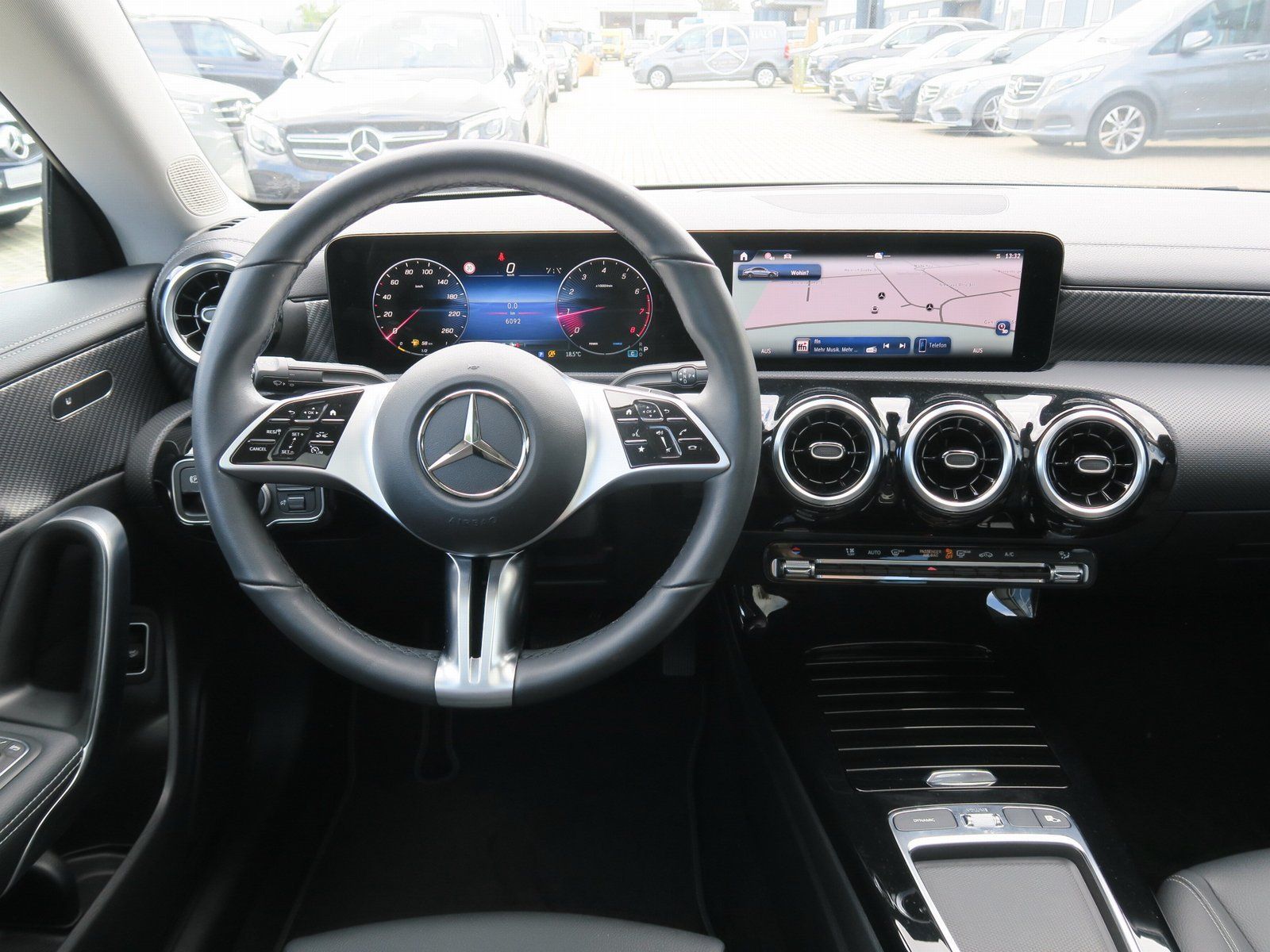 Mercedes-Benz CLA 180 Progressive Night-Paket Panorama Kamera foto 14