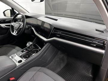Volkswagen Touareg - 11