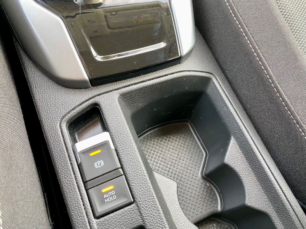 Fahrzeugabbildung Volkswagen T-Roc 1.0 AAC KLIMAAUT SHZ NAVI CARPLAY GJR