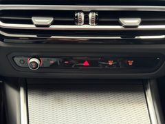 BMW 320 d M Sport /Rückfahrkamera/Carplay/AHK BMW 320 d M Sport /Rückfahrkamera/Carplay/AHK