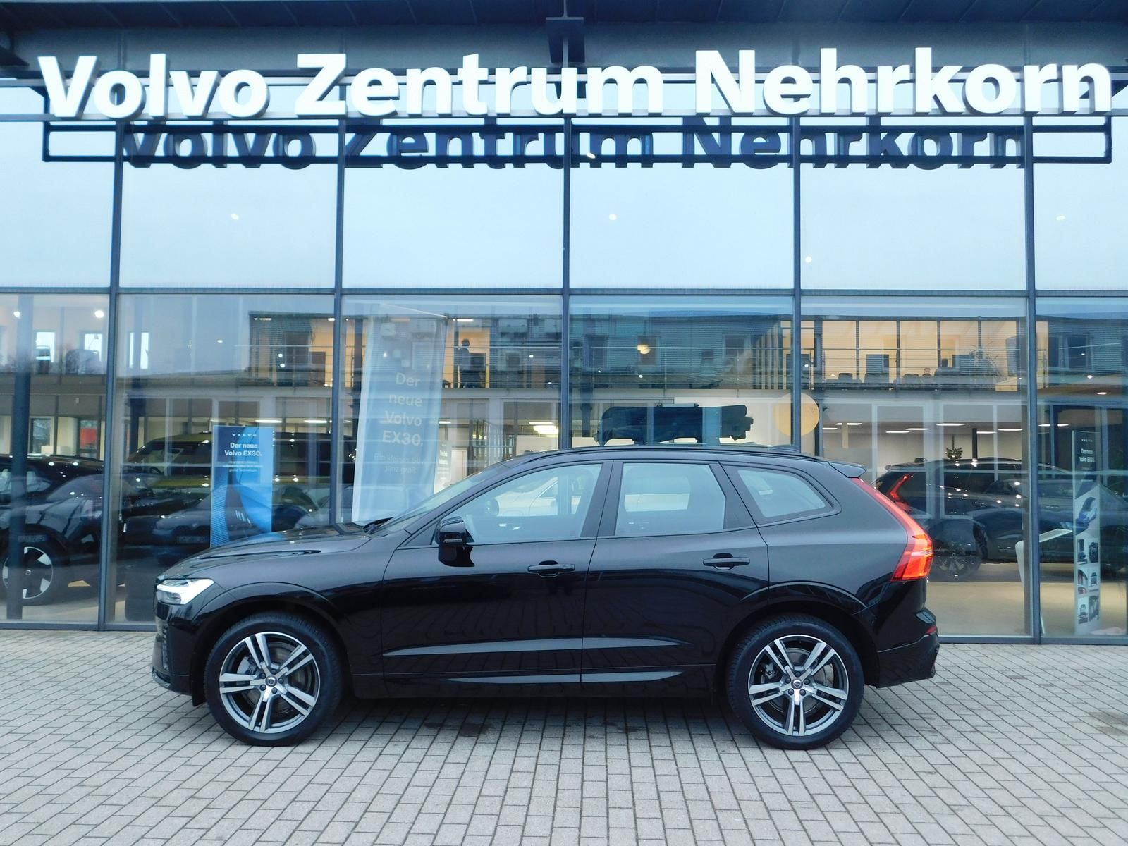 Fahrzeugabbildung Volvo XC60 B4 D Plus Dark