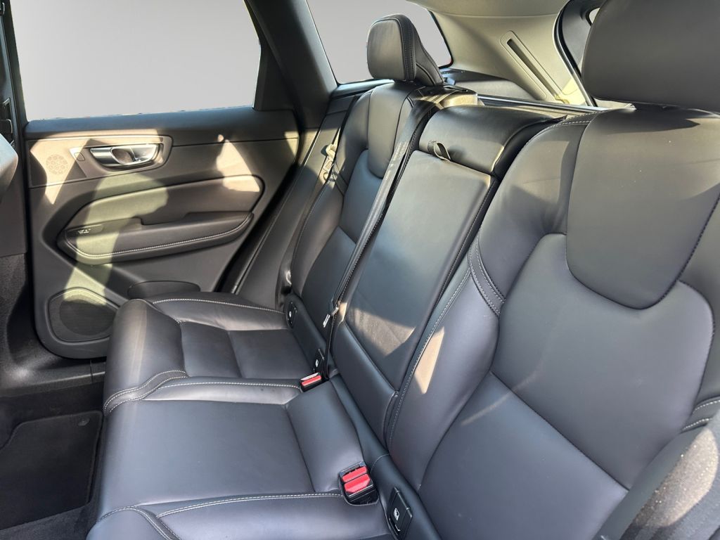 VOLVO XC60 B4 D Plus Bright,Fahreras.,Nappa,AHK,STHZ. VOLVO XC60 B4 D Plus Bright,Fahreras.,Nappa,AHK,STHZ.