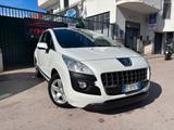 Peugeot 3008 1.6 e-HDi 112CV cambio robotizzato  - Peugeot 3008 mit Halbautomatikschaltung