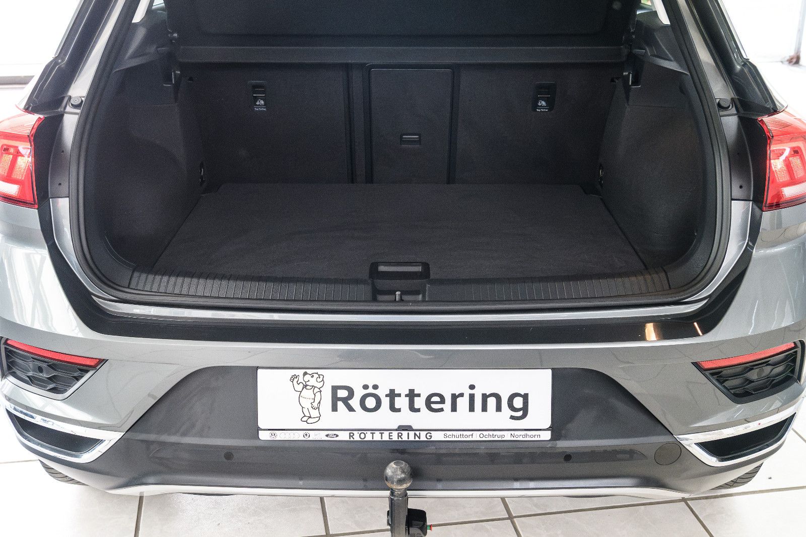 Fahrzeugabbildung Volkswagen T-Roc IQ.DRIVE+AHK+GJR+NAVI+PANORAMA+EL.HECKKLAP