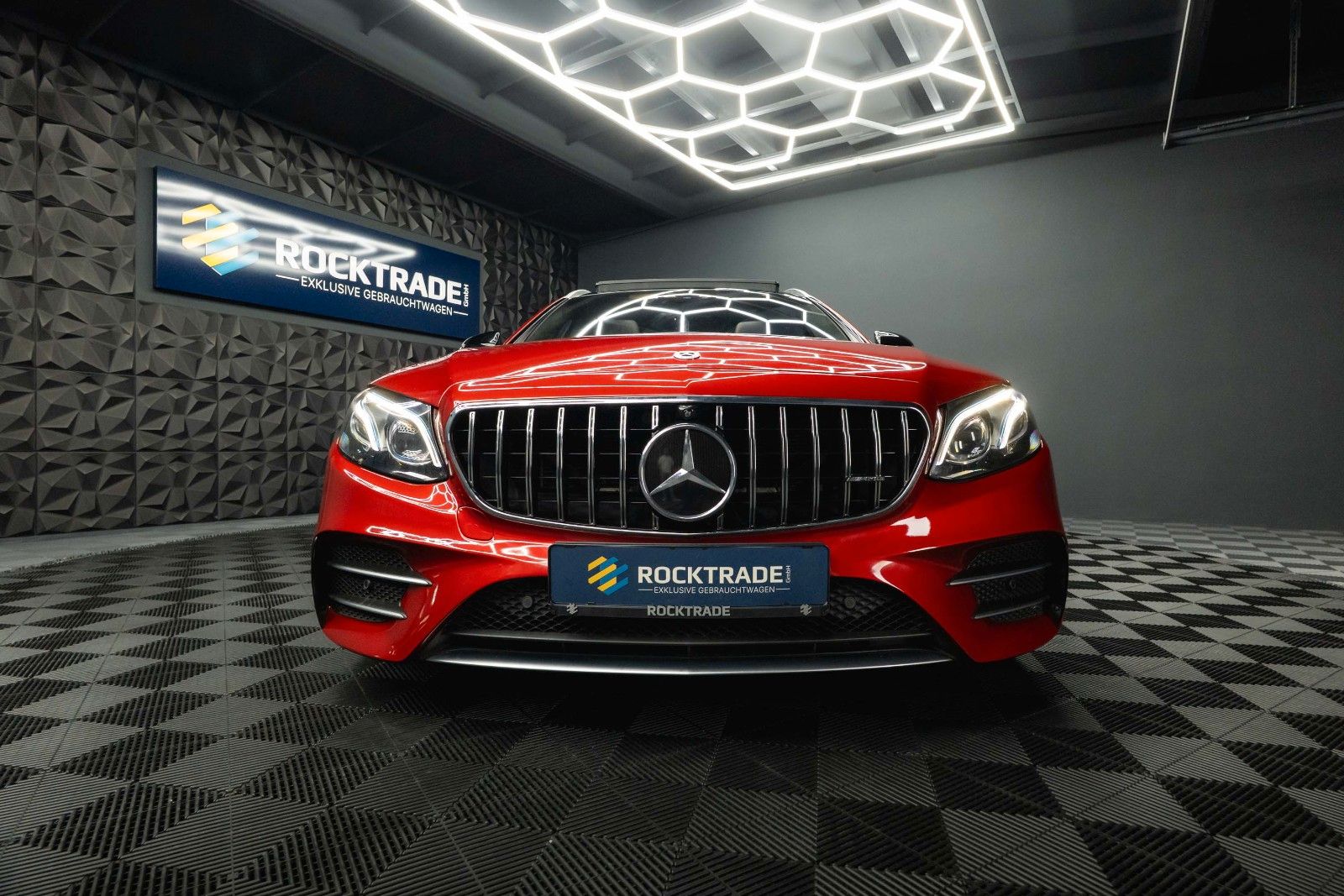 Fahrzeugabbildung Mercedes-Benz E 43 AMG 4Matic Night-Paket *Airmatic*ACC*Pano*