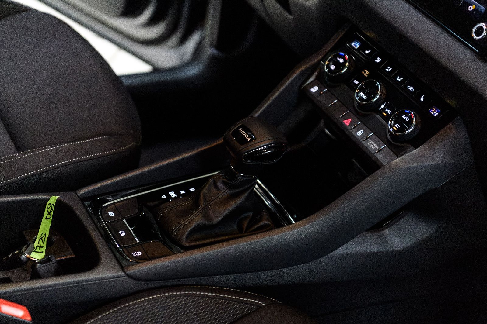 Fahrzeugabbildung SKODA Karoq Selection