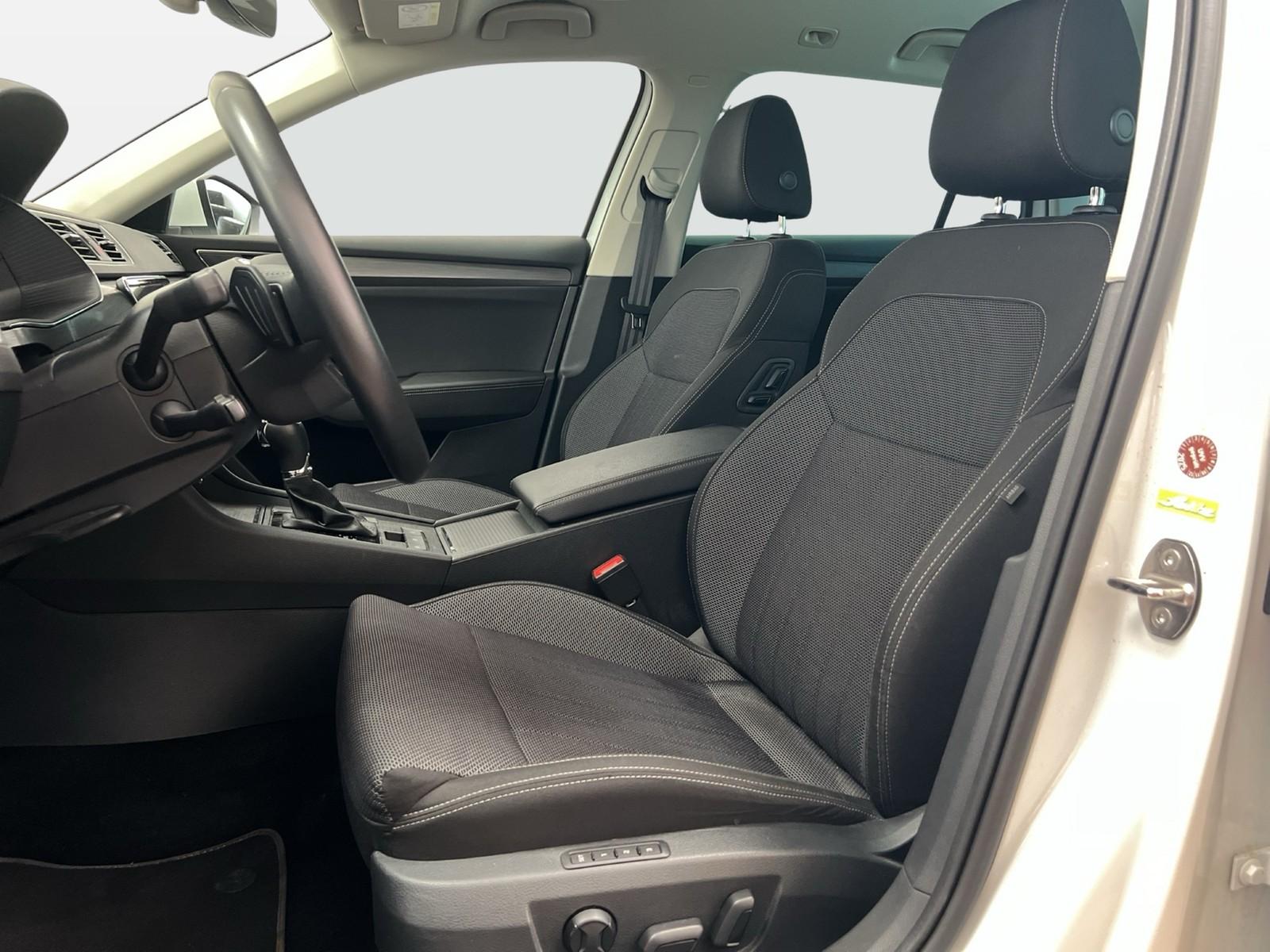 Skoda Superb Combi 2.0 TDI Style AHK RFK 19" NAVI ACC