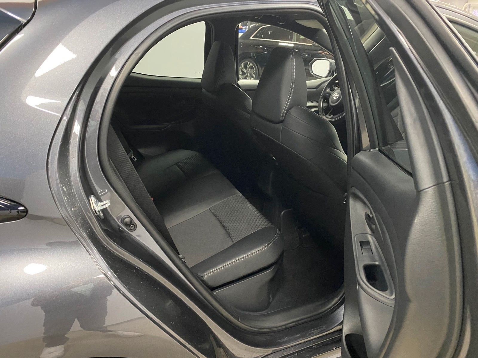 Fahrzeugabbildung Toyota Yaris Hybrid Style+KAMERA+SHZ+PDC