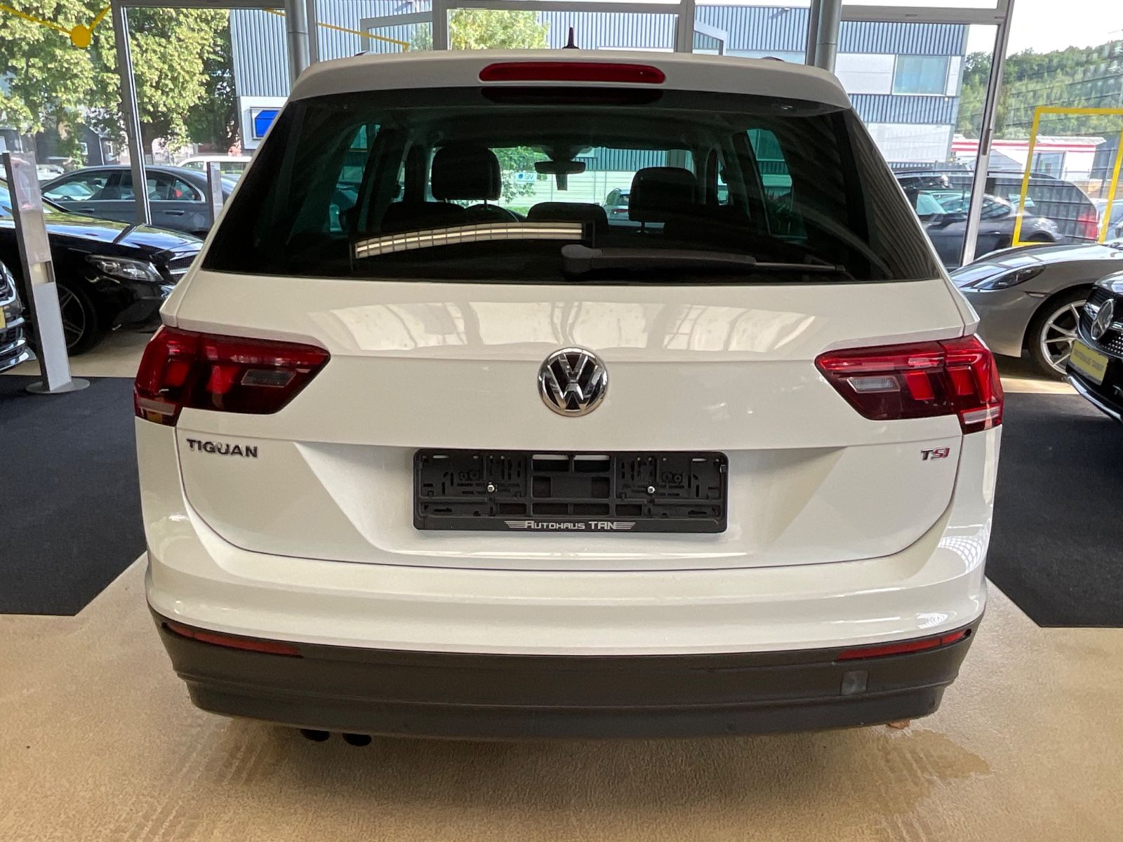 Fahrzeugabbildung Volkswagen Tiguan 1.4TSI DSG Comfortline *LED*NAVI* 1.HAND*