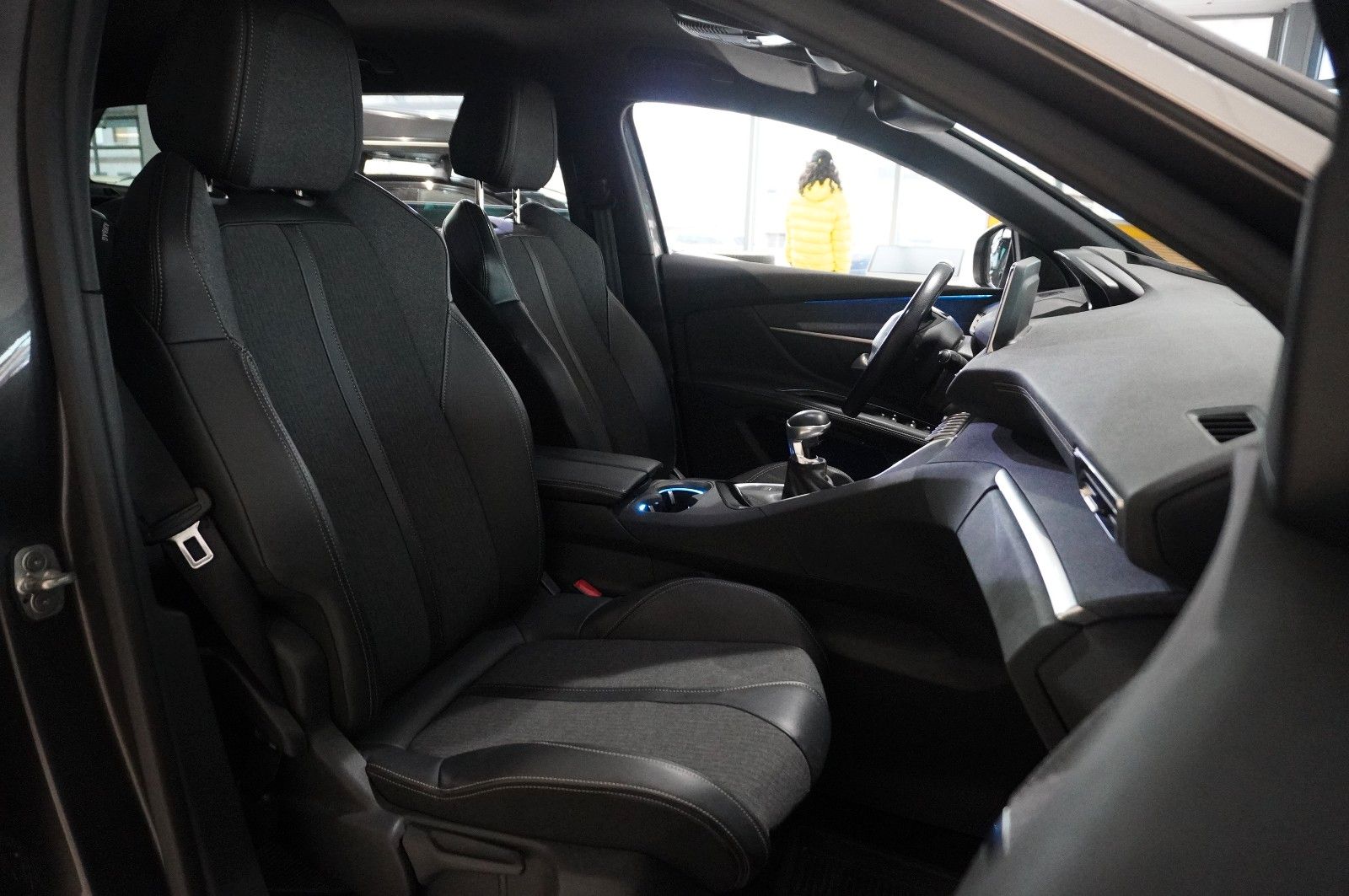 Fahrzeugabbildung Peugeot 5008 1.2T ALLURE GT-LINE 7-SITZ NAVI/LED/KAMERA