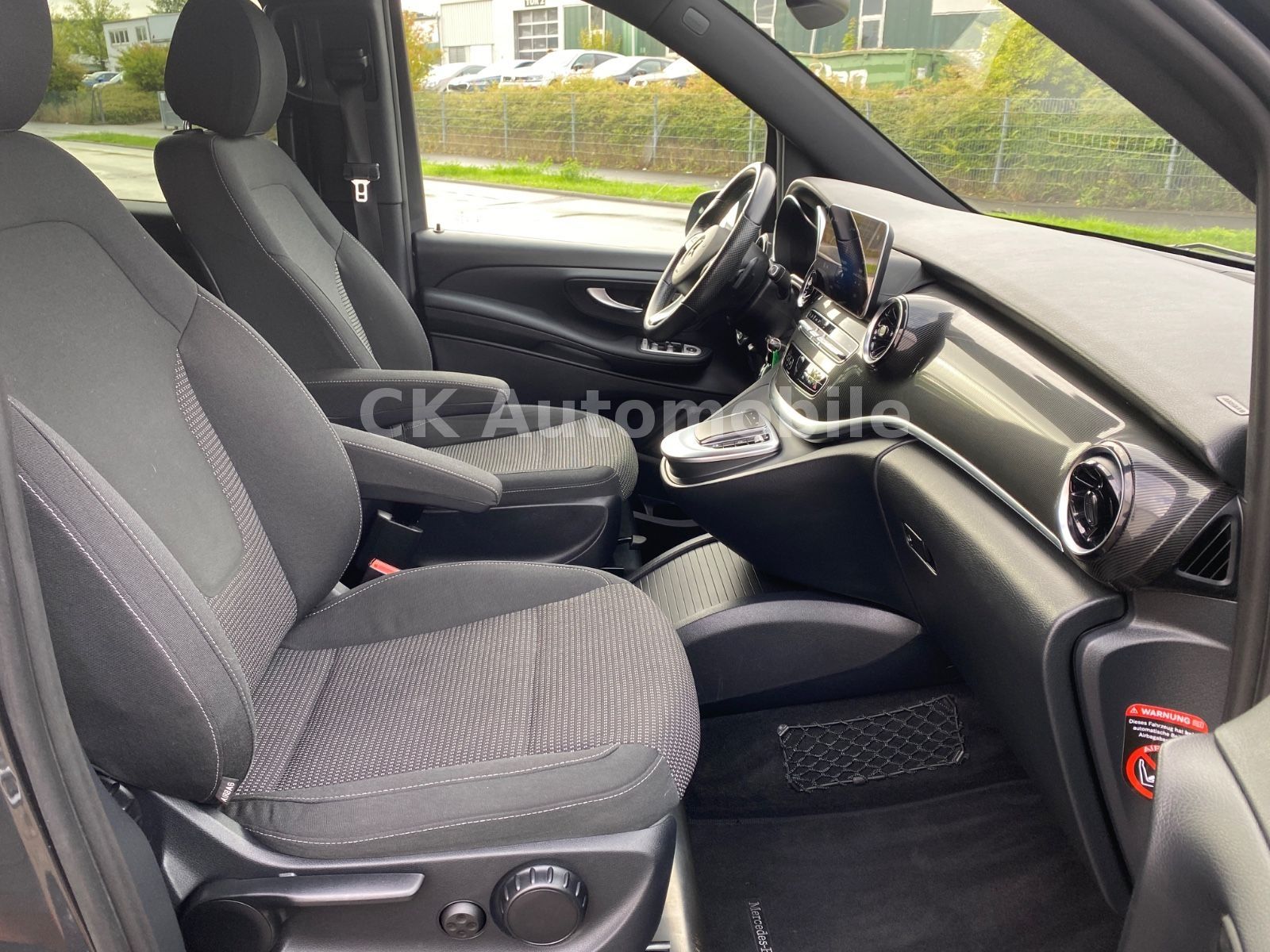 Fahrzeugabbildung Mercedes-Benz V 300 d EDITION 4MATIC lang/7Sitze/Navi/Kam./LED