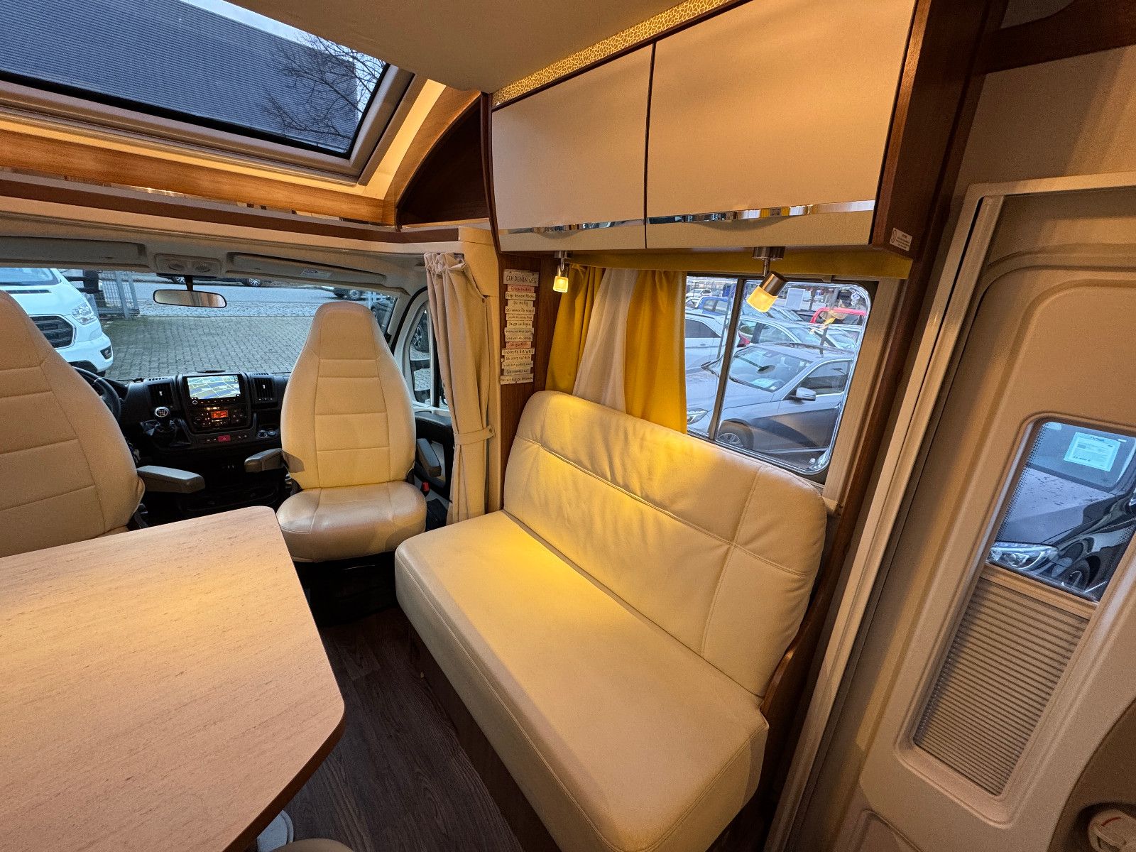 Fahrzeugabbildung Eura Mobil PROFILA RS 670 SB SAT HUBBETT LOUNGE PAKET LEDER